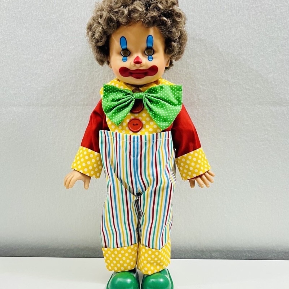 Vintage Horsman 15 Inch Clown Brown hair Green Yellow Red Collectible EUC